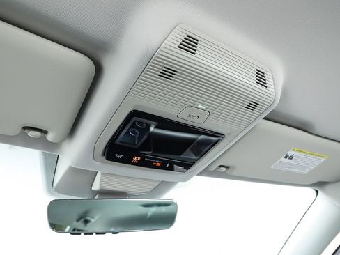 New 2025 Volkswagen Tiguan SE image 26