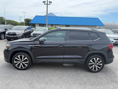 Used 2022 Volkswagen Taos SE FWD image 3