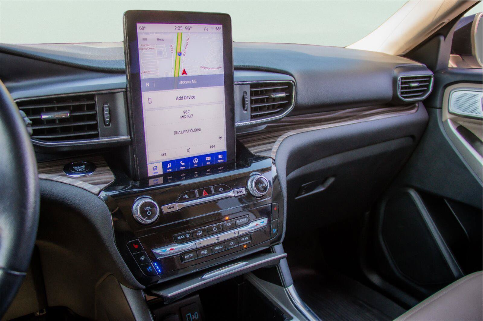 Used 2023 Ford Explorer Limited w/ Limited Technology Package RWD image 16