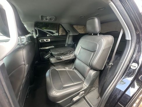 Used 2023 Ford Explorer XLT w/ Equipment Group 202A RWD image 17