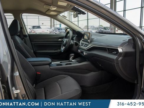 Used 2025 Nissan Altima 2.5 SV FWD image 27