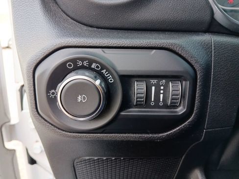 Used 2020 Jeep Wrangler Unlimited Sahara w/ Safety Group AWD/4WD image 24