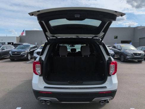 Certified 2023 Ford Explorer Platinum w/ Technology Package AWD/4WD image 18