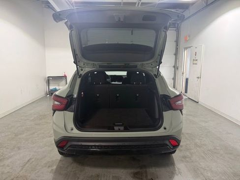 Certified 2024 Chevrolet Trax RS w/ Sunroof Package image 7