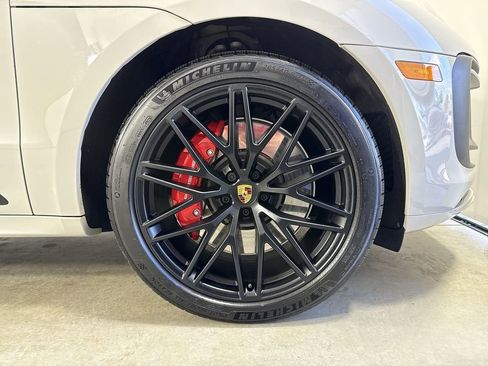 Certified 2025 Porsche Macan GTS image 15