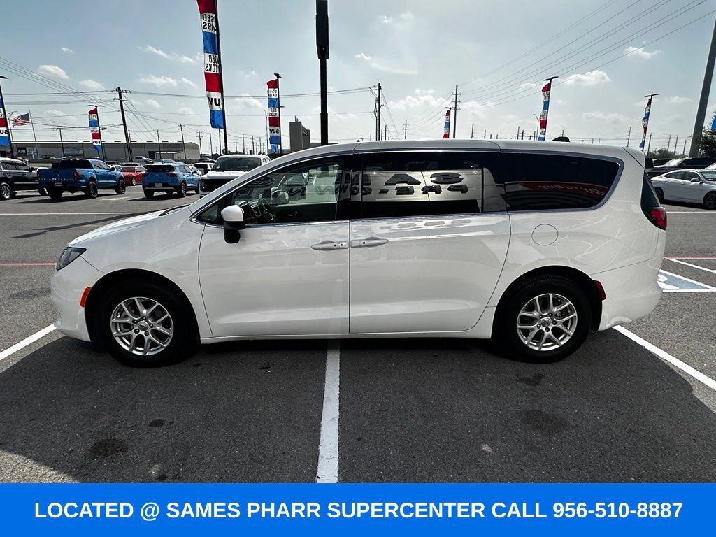 Used 2023 Chrysler Voyager LX FWD image 9