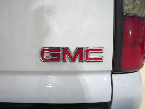 Used 2005 GMC Yukon XL Denali image 23