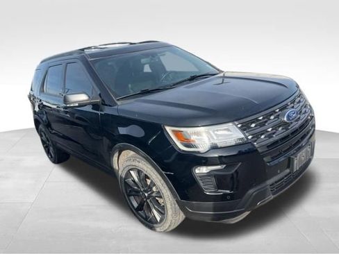 Used 2018 Ford Explorer XLT w/ Equipment Group 202A image 6