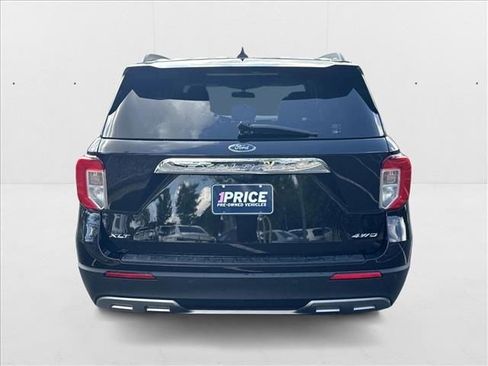 Used 2022 Ford Explorer XLT w/ Equipment Group 202A image 6
