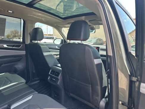 Certified 2024 Volkswagen Atlas Peak Edition SE AWD/4WD image 32