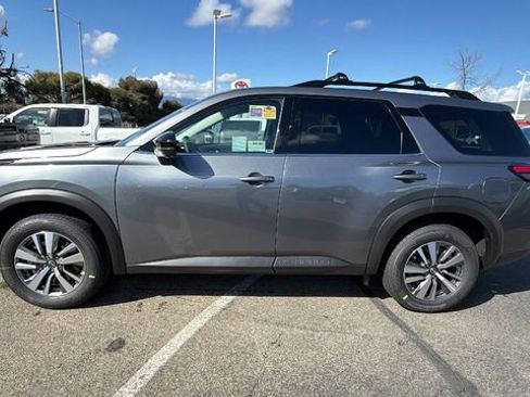 New 2026 Nissan Pathfinder SL image 7