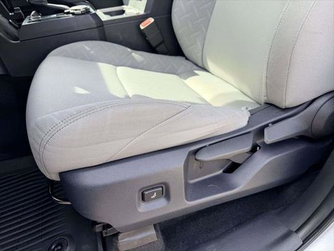 Certified 2025 Toyota Tacoma SR5 AWD/4WD image 18