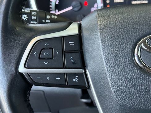Certified 2023 Toyota Highlander XLE image 25
