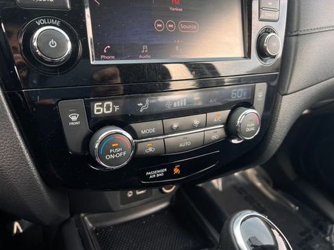 Used 2018 Nissan Rogue SV FWD image 24