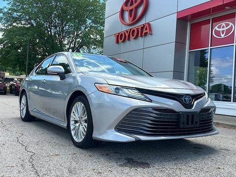 Certified 2019 Toyota Camry XLE FWD image 8