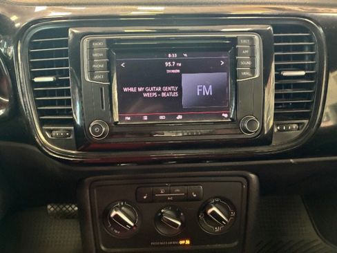 Used 2018 Volkswagen Beetle 2.0T S w/ Style & Comfort Package For S image 14