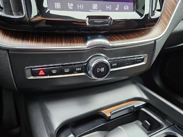 Certified 2023 Volvo XC60 B5 Plus w/ Climate Package AWD/4WD image 27