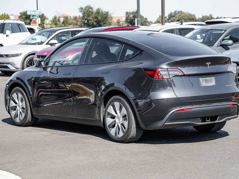 Used 2024 Tesla Model Y Long Range AWD/4WD image 2