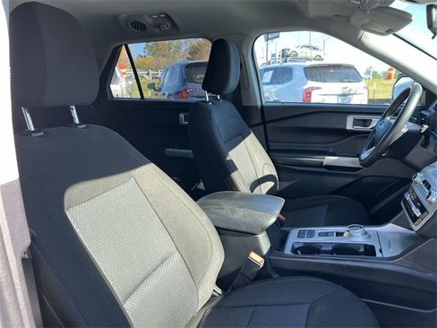 Used 2022 Ford Explorer XLT image 24