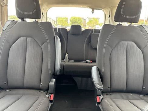 Used 2023 Chrysler Voyager LX FWD image 21