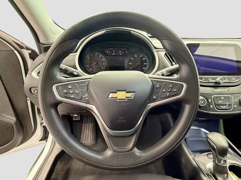 Used 2022 Chevrolet Malibu LS w/ Driver Confidence Package II FWD image 9