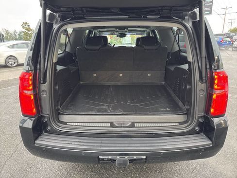 Used 2018 Chevrolet Suburban LT image 5