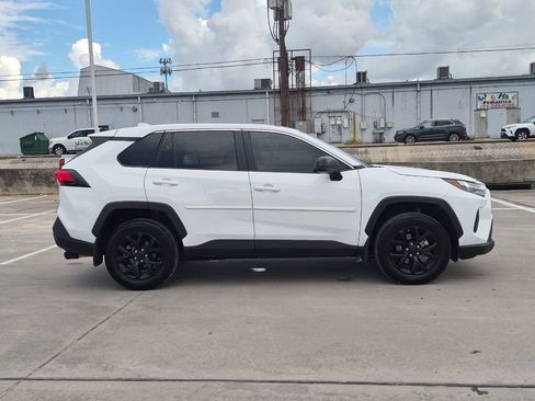 Used 2024 Toyota RAV4 LE FWD image 7