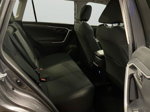 Used 2022 Toyota RAV4 LE AWD/4WD image 13