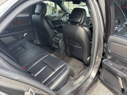 Used 2019 Lincoln Continental Premiere image 14