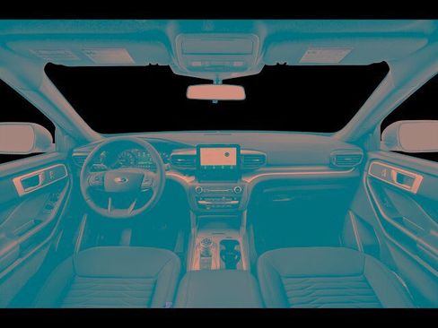 Certified 2022 Ford Explorer XLT w/ Equipment Group 202A image 5