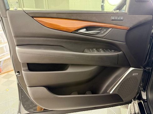 Used 2018 Cadillac Escalade Luxury image 15