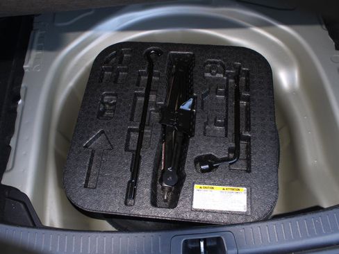 Used 2023 Toyota Corolla LE image 9