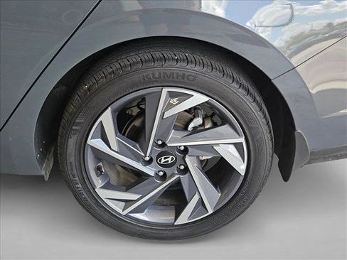 Used 2025 Hyundai Elantra Sport FWD image 19