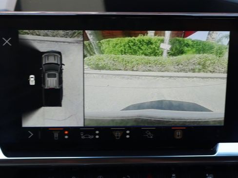 Used 2024 Chevrolet Silverado 1500 High Country w/ Technology Package AWD/4WD image 31