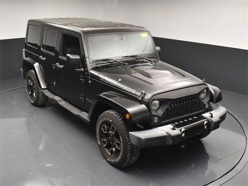 Used 2017 Jeep Wrangler Unlimited Sahara image 37