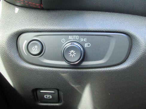 Used 2024 Chevrolet Blazer RS w/ Enhanced Convenience Package FWD image 23