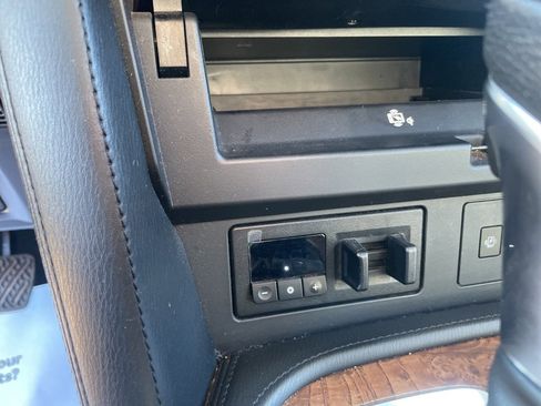 Used 2022 Nissan Armada SL w/ Captain's Chairs Package image 24