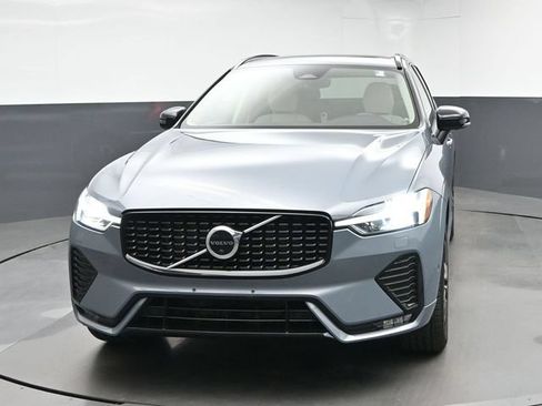 Used 2023 Volvo XC60 B5 Plus AWD/4WD image 3