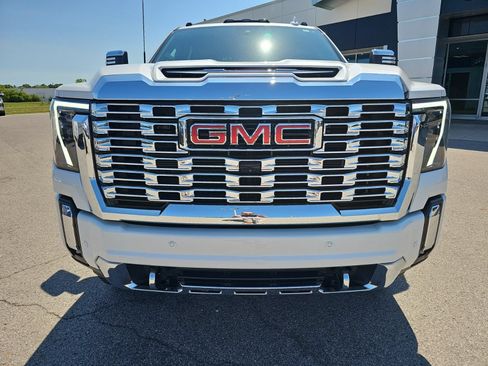 Used 2024 GMC Sierra 2500 Denali w/ Denali Reserve Package AWD/4WD image 2