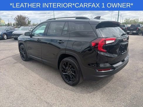 Used 2024 GMC Terrain SLT w/ Elevation Edition FWD image 9