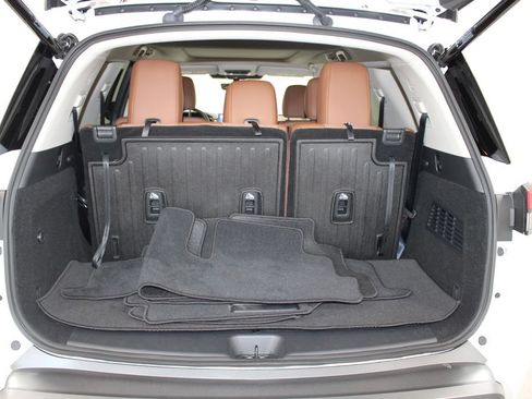 Used 2026 Nissan Pathfinder Platinum AWD/4WD image 16