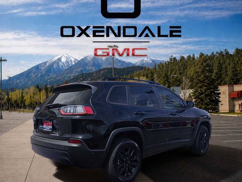 Used 2023 Jeep Cherokee Altitude Lux AWD/4WD image 3
