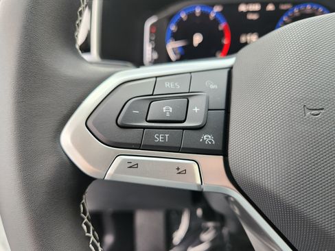 New 2026 Volkswagen Taos SEL image 17