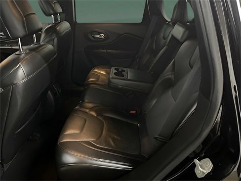 Used 2019 Jeep Cherokee Trailhawk image 29