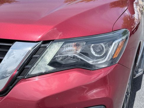Used 2017 Nissan Pathfinder Platinum w/ Family Entertainment Package AWD/4WD image 12