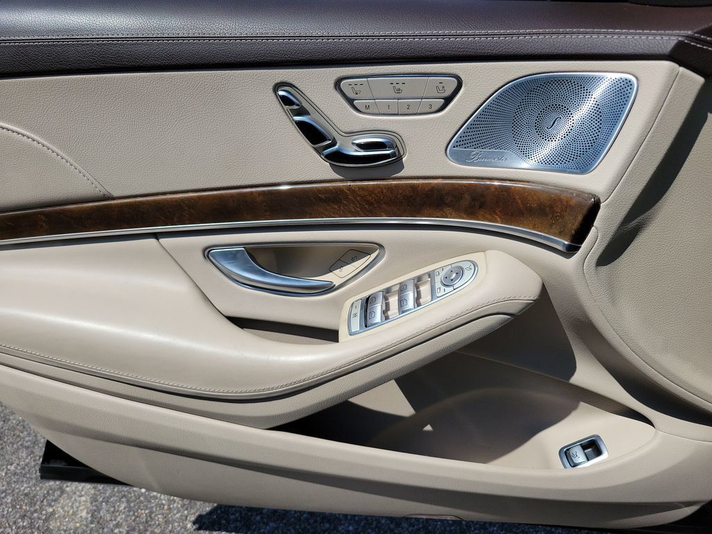 Used 2017 Mercedes-Benz S 550 4MATIC Sedan image 27