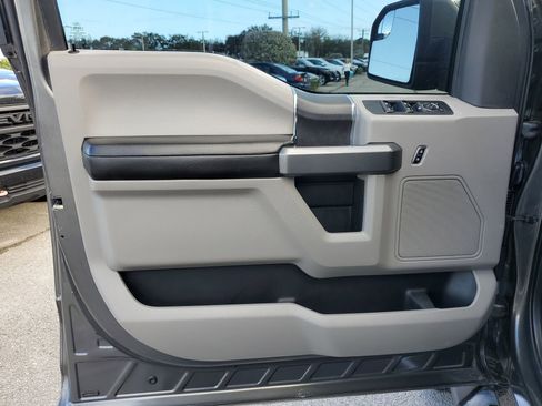 Used 2015 Ford F150 XLT image 18