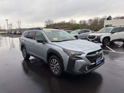 Used 2023 Subaru Outback Premium AWD/4WD image 3