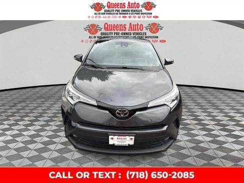 Used 2018 Toyota C-HR XLE FWD image 1
