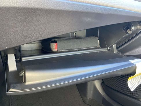 Used 2025 Toyota Camry SE w/ Convenience Package image 30